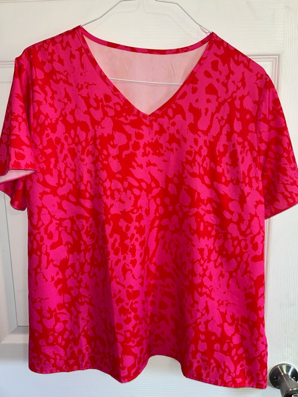 Women’s V-Neck Short Sleeve Tee in Hot Pink & Red